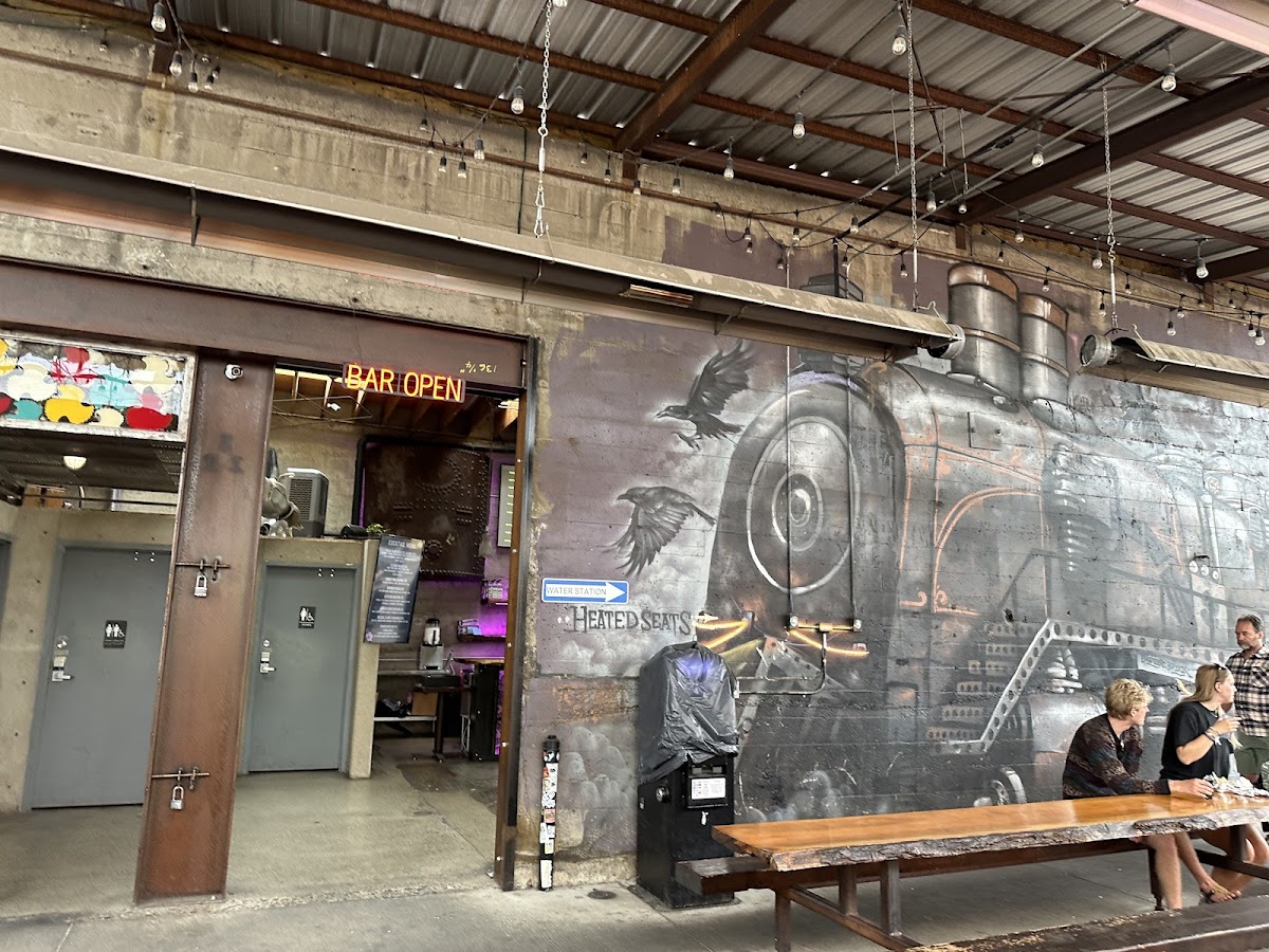 Hawthorne Asylum Food Truck Pod